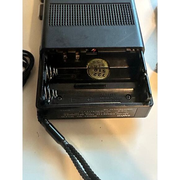SANYO M5495 Microcassette Tape Recorder With Earphone & power adapter - Picture 2 of 7